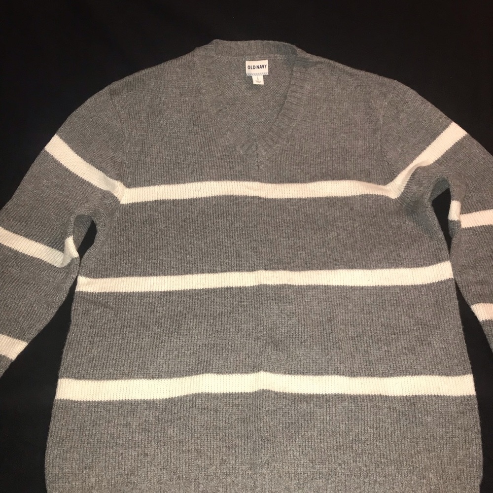 👕 Old Navy men’s Wool top Large (grey & white)❄️